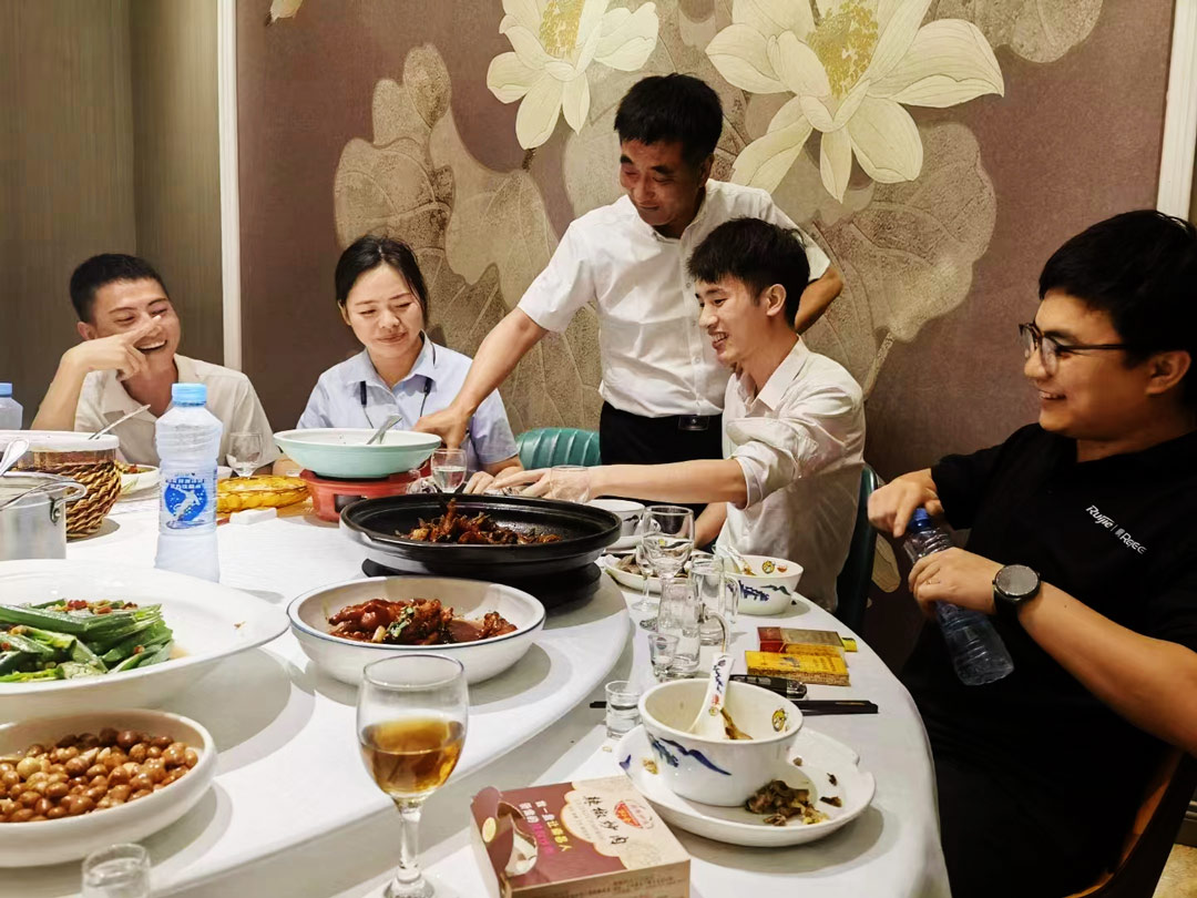 白酒夜飲，前程似錦